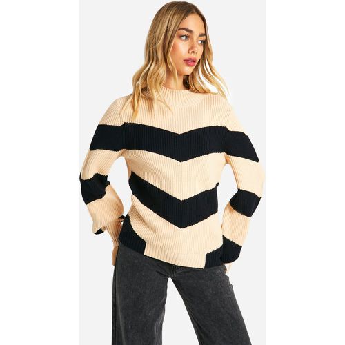 Maglione a collo alto con righe chevron - boohoo - Modalova