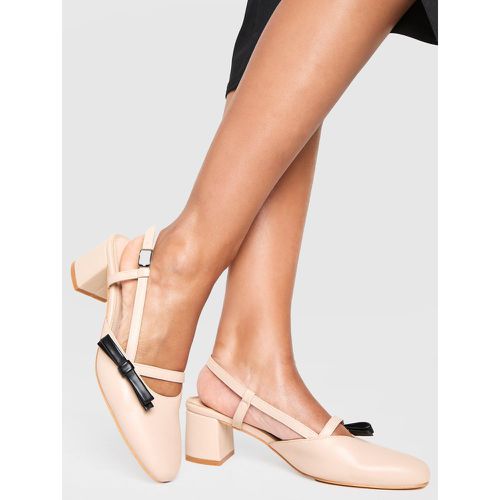 Ballerine slingback con fiocco a contrasto e tacco basso a blocco - boohoo - Modalova