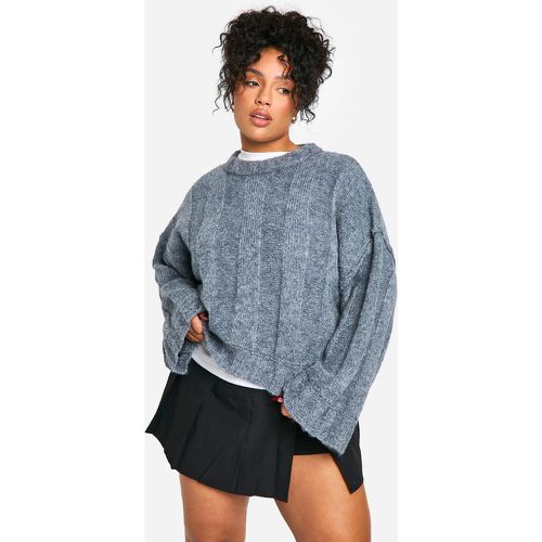 Maglione Plus Size in maglia morbida a coste ampie con cuciture esposte - boohoo - Modalova