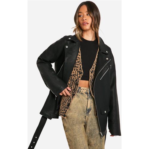 Giacca da biker Tall Ultimate oversize in pelle sintetica - boohoo - Modalova