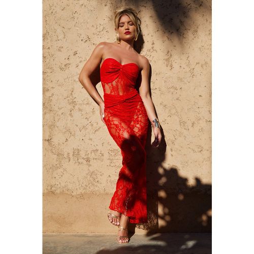 Vestito maxi a fascia di Molly Smith in pizzo con dettagli attorcigliati - boohoo - Modalova