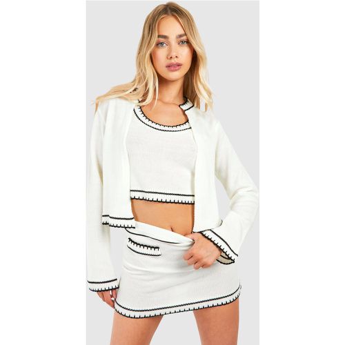 Set cardigan in maglia in 3 pezzi con cuciture a contrasto, crop top e minigonna - boohoo - Modalova