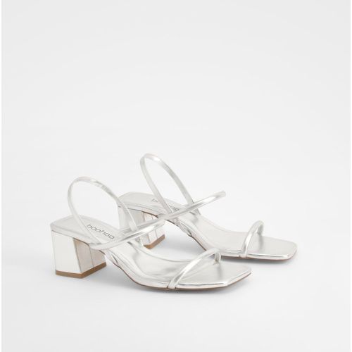 Scarpe slingback a calzata ampia metallizzate con tacco basso a blocco - boohoo - Modalova