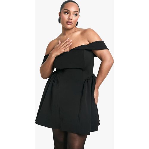 Vestito Skater Plus Size con pieghe e spalle scoperte - boohoo - Modalova