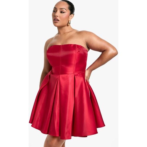 Vestito Skater Plus Size a fascia con pieghe - boohoo - Modalova