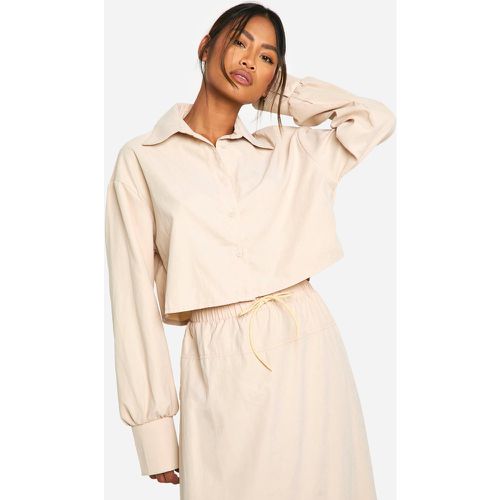 Camisa Crop Suave, Beige - boohoo - Modalova