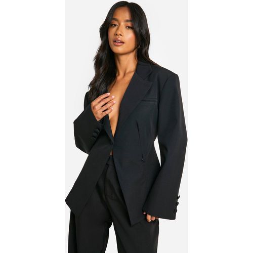 Blazer sartoriale Petite modellante con coulisse in vita - boohoo - Modalova