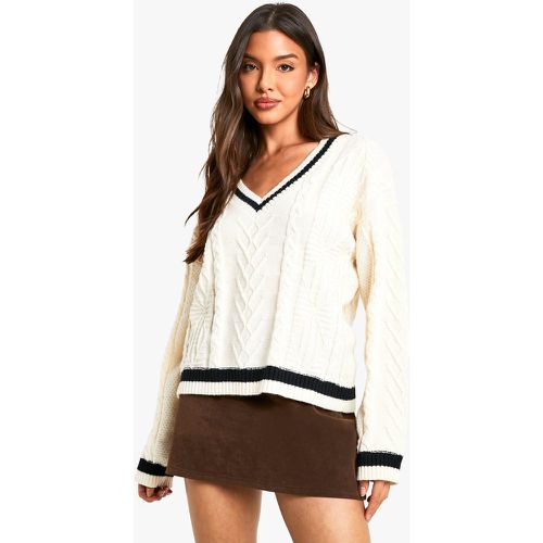 Maglione in maglia intrecciata con scollo a V e dettagli a contrasto - boohoo - Modalova