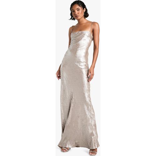 Vestito maxi pull-on Tall in raso con strass - boohoo - Modalova