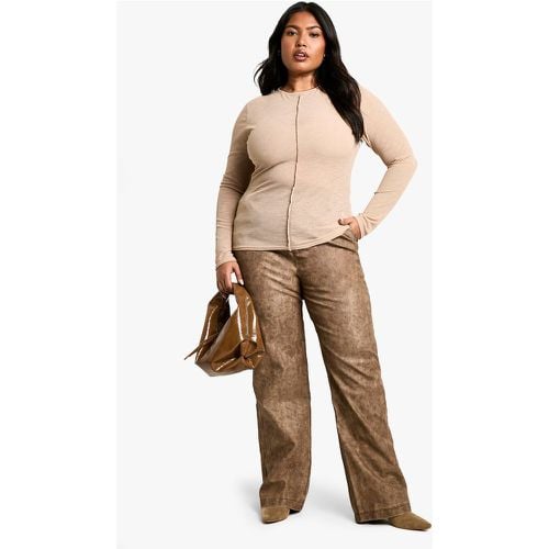 Pantaloni dritti Plus Size a vita alta in PU slavato - boohoo - Modalova