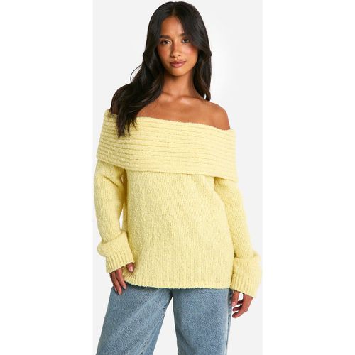 Maglione Petite in bouclé con scollo Bardot - boohoo - Modalova