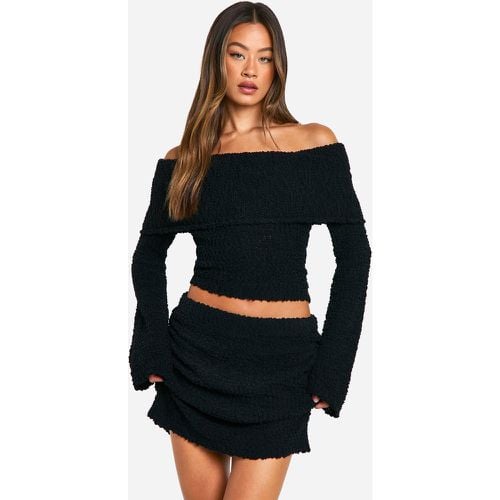 Maglione corto Tall in bouclé con scollo Bardot - boohoo - Modalova