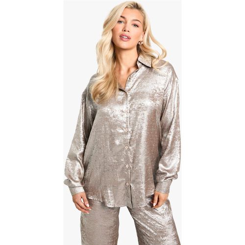 Camicia oversize in raso metallizzato con strass - boohoo - Modalova