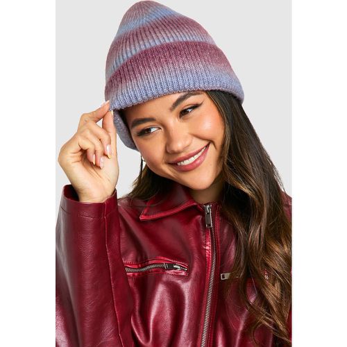 Berretto Beanie in maglia morbida a righe sfumate - boohoo - Modalova