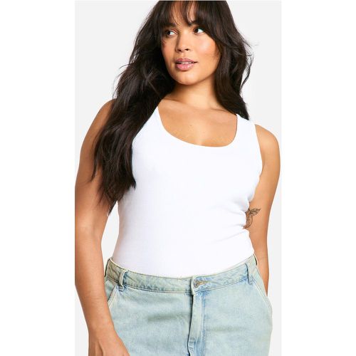 Canotta lunga Plus Size a coste con spalline ampie - boohoo - Modalova