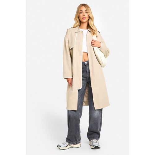 Cappotto Trench con cuciture a contrasto - boohoo - Modalova