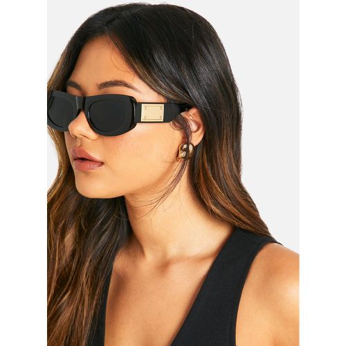Gafas De Sol Negras Ovaladas Con Detalle Dorado - boohoo - Modalova