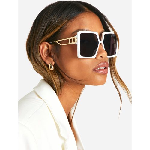 Gold Trim Square Sunglasses, Blanco - boohoo - Modalova