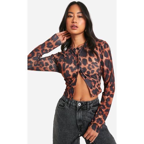 Top a coste con stampa leopardata e bottoni - boohoo - Modalova