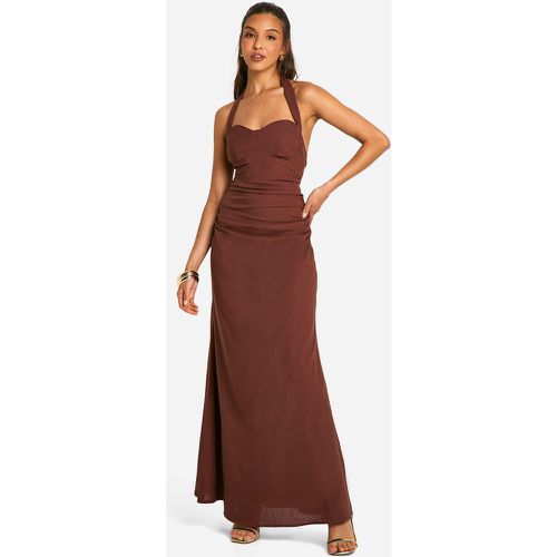 Vestito maxi allacciato al collo con ruches - boohoo - Modalova