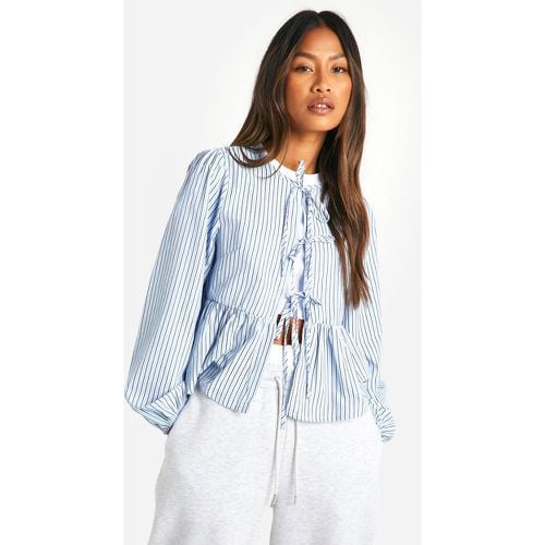 Top svasato a maniche lunghe a righe blu con laccetti frontali e maniche lunghe - boohoo - Modalova