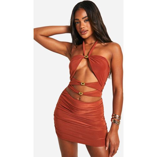 Top seducente su due livelli allacciato al collo con cut-out & minigonna - boohoo - Modalova