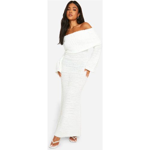 Vestito maxi Petite in maglia in bouclé con scollo Bardot, risvolti estremi - boohoo - Modalova