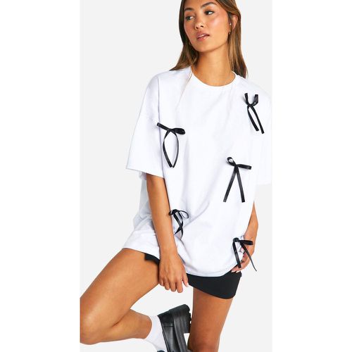 T-shirt oversize con fiocco, Bianco - boohoo - Modalova