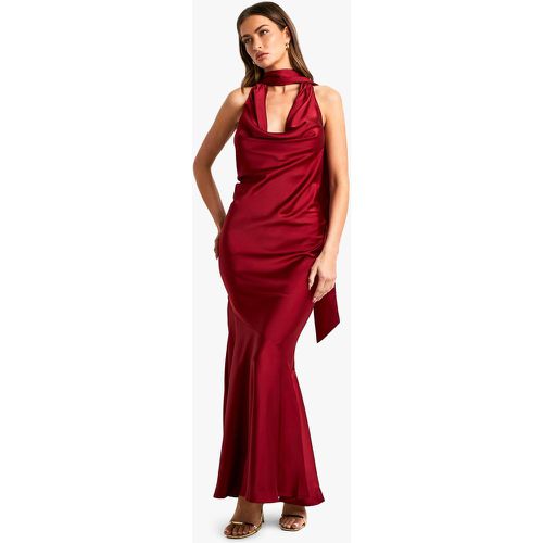 Vestito maxi allacciato al collo in raso - boohoo - Modalova