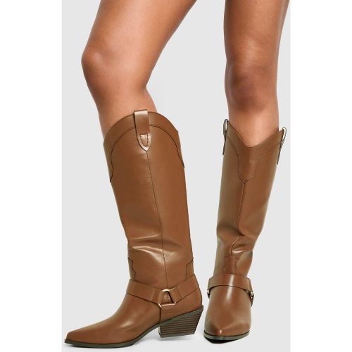 Botas De Caña Alta Y Holgura Ancha Estilo Western De Ante Sintético Con Detalle De Arnés - boohoo - Modalova