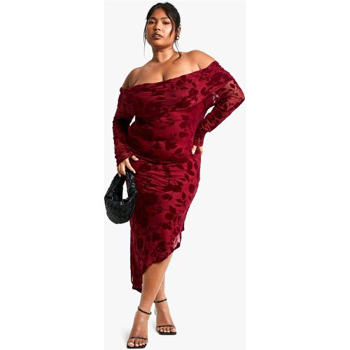 Vestito longuette Plus Size in devoré con ruches, scollo Bardot e fondo svasato - boohoo - Modalova