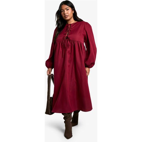 Vestito grembiule midi Plus Size con laccetti frontali - boohoo - Modalova