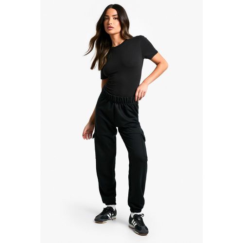 Pantaloni tuta Petite con tasche Cargo - boohoo - Modalova