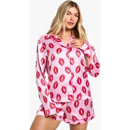 Pijama De San Valentín De Raso Con Pantalón Corto Y Camisa De Manga Larga - boohoo - Modalova