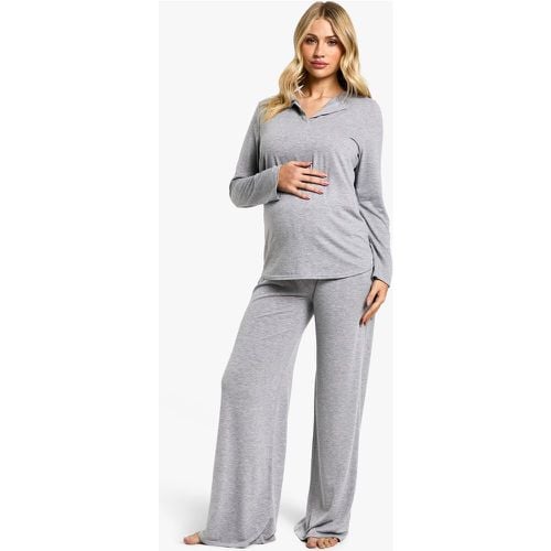 Pijama Premamá De Pantalón Con Pernera Ancha Y Top De Manga Larga Con Botones - boohoo - Modalova