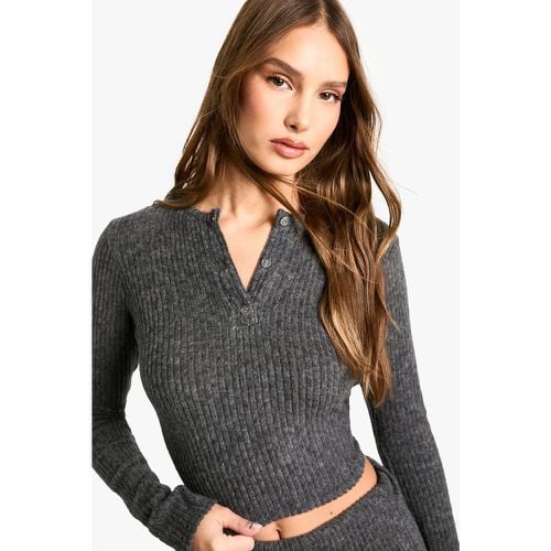 Brushed Chunky Rib Button Detail Crew Neck Top - boohoo - Modalova