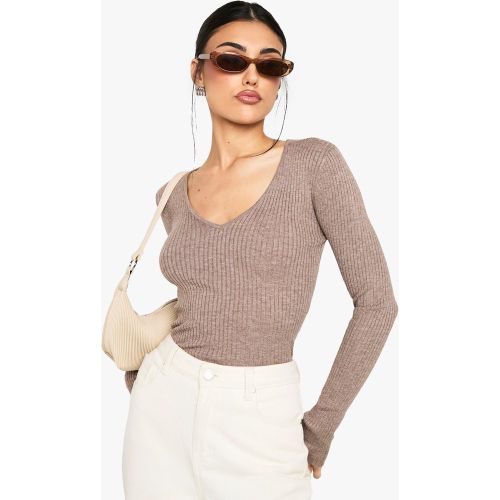 Maglione a coste con dettagli attorcigliati sul retro - boohoo - Modalova