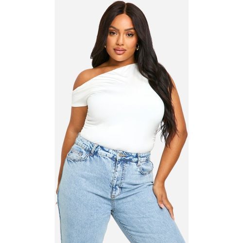 Top Plus Size seducente su due livelli con scollo asimmetrico - boohoo - Modalova