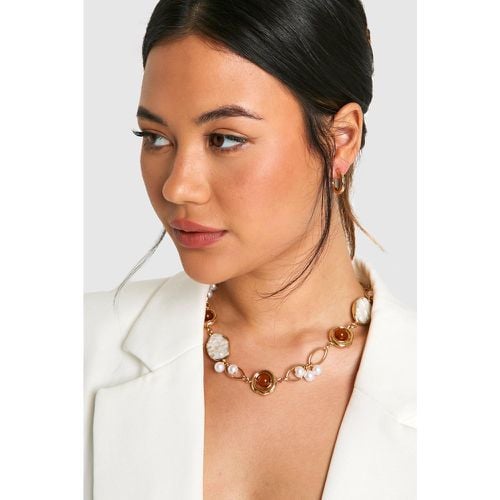 Collar Llamativo Con Perlas Y Piedras - boohoo - Modalova