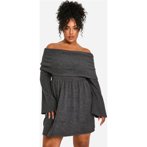 Vestito Skater Plus Size spazzolato a coste con spalle scoperte - boohoo - Modalova