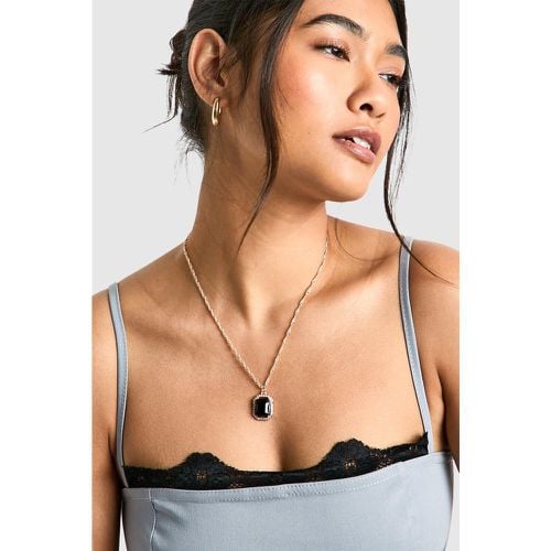 Collana con pendente decorato con pietre nere - boohoo - Modalova