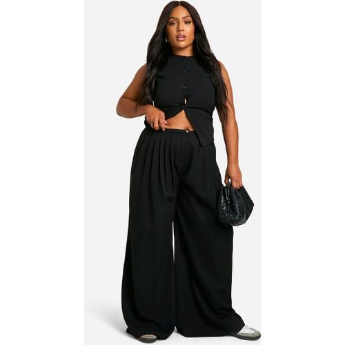 Pantaloni Plus Size a gamba super ampia con pieghe - boohoo - Modalova