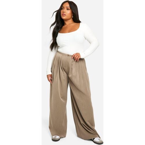 Pantaloni Plus Size a gamba super ampia con pieghe - boohoo - Modalova