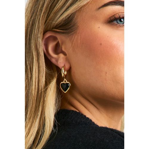 Orecchini a cerchio con pendente a cuore nero smaltato - boohoo - Modalova