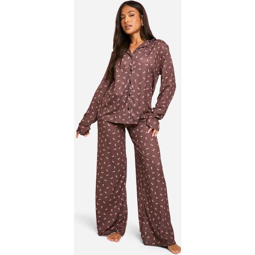 Pijama Petite De Manga Larga Con Estampado De Lazo - boohoo - Modalova