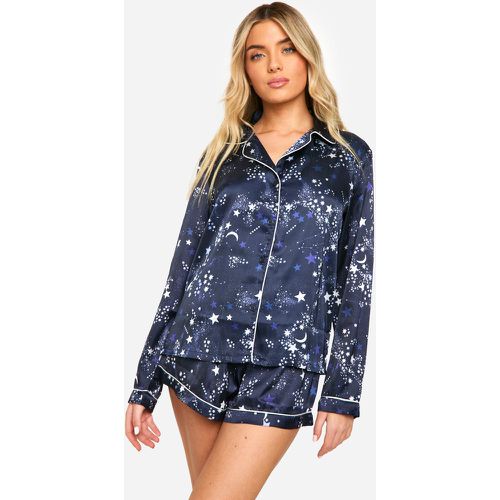 Pijama De Pantalón Corto Y Camisa De Manga Larga De Raso Con Estampado De Estrellas - boohoo - Modalova