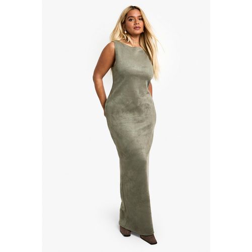 Vestito maxi Plus Size in scamosciato con scollo a barchetta - boohoo - Modalova