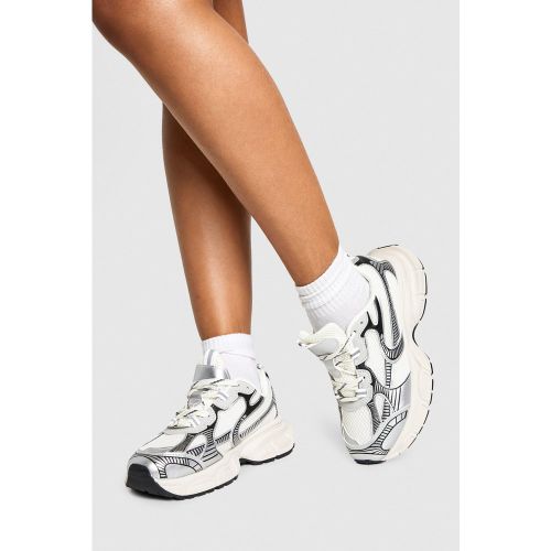 Scarpe da ginnastica sportive con suola spessa - boohoo - Modalova