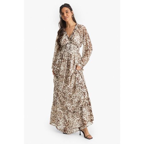 Vestito maxi a maniche lunghe in rete plumetis con stampa leopardata - boohoo - Modalova