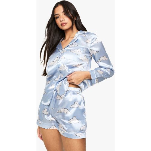 Set camicia in raso con stampa di nuvole & pantaloncini - boohoo - Modalova